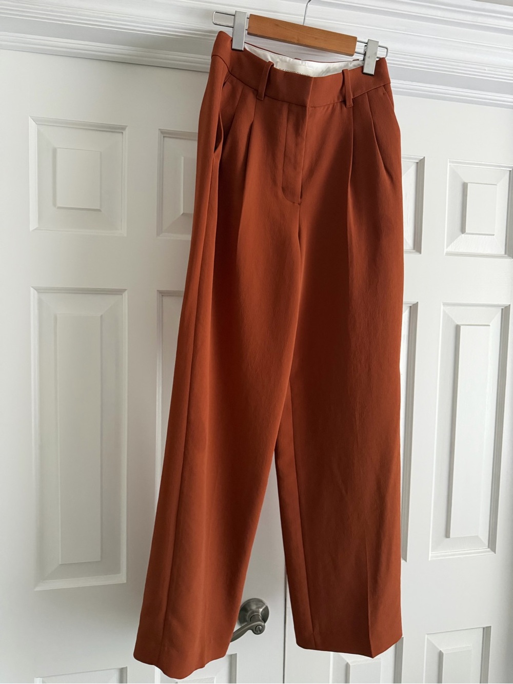 Effortless pants in crepette rust colour